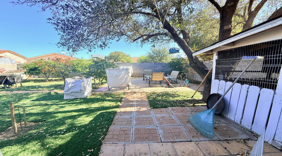 10203 Center Rd, Laredo, Texas 78045, 4 Bedrooms Bedrooms, 6 Rooms Rooms,2 BathroomsBathrooms,Residential,For Sale,10203 Center Rd,20260554