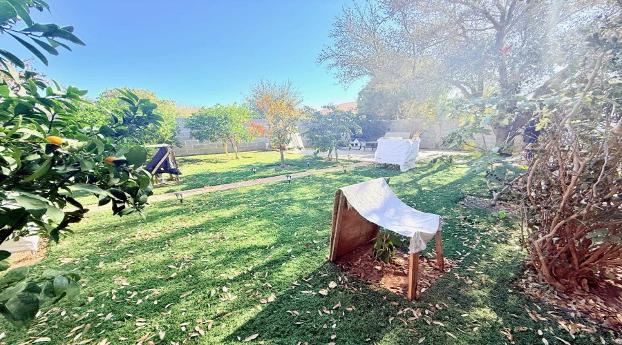 10203 Center Rd, Laredo, Texas 78045, 4 Bedrooms Bedrooms, 6 Rooms Rooms,2 BathroomsBathrooms,Residential,For Sale,10203 Center Rd,20260554