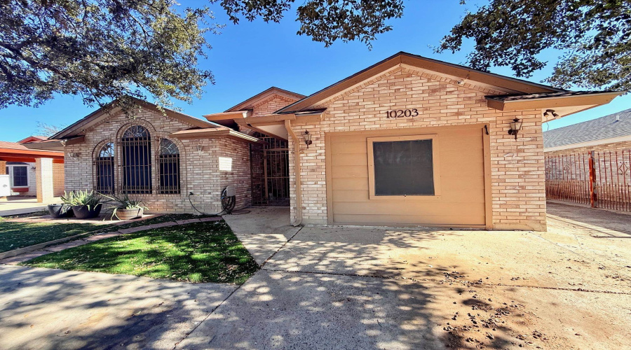 10203 Center Rd, Laredo, Texas 78045, 4 Bedrooms Bedrooms, 6 Rooms Rooms,2 BathroomsBathrooms,Residential,For Sale,10203 Center Rd,20260554