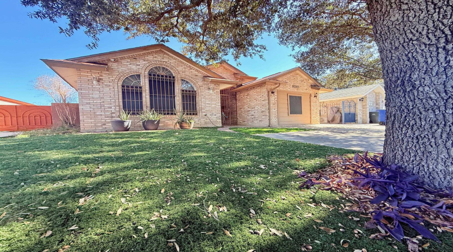 10203 Center Rd, Laredo, Texas 78045, 4 Bedrooms Bedrooms, 6 Rooms Rooms,2 BathroomsBathrooms,Residential,For Sale,10203 Center Rd,20260554