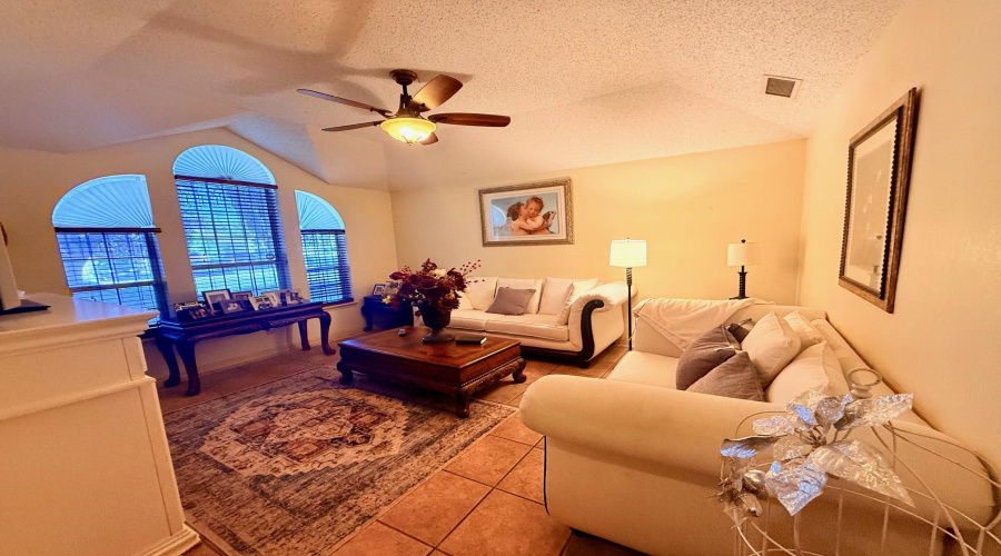 10203 Center Rd, Laredo, Texas 78045, 4 Bedrooms Bedrooms, 6 Rooms Rooms,2 BathroomsBathrooms,Residential,For Sale,10203 Center Rd,20260554