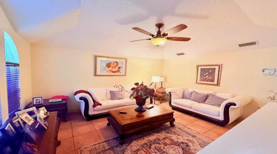 10203 Center Rd, Laredo, Texas 78045, 4 Bedrooms Bedrooms, 6 Rooms Rooms,2 BathroomsBathrooms,Residential,For Sale,10203 Center Rd,20260554