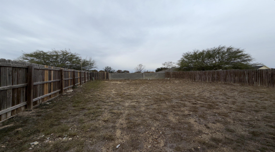 4402 Peacock St., Laredo, Texas 78045, 4 Bedrooms Bedrooms, 6 Rooms Rooms,2 BathroomsBathrooms,Residential,For Sale,4402 Peacock St.,20260555