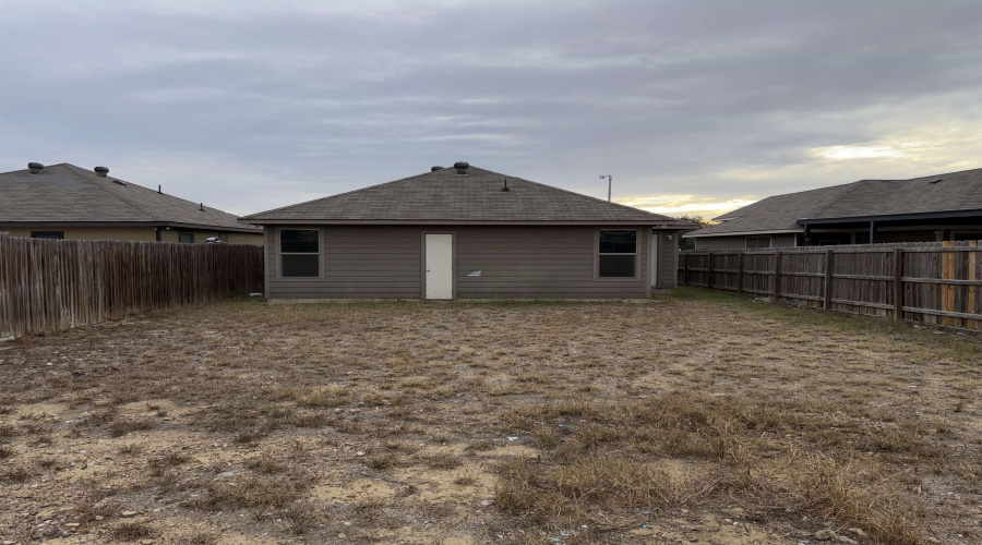 4402 Peacock St., Laredo, Texas 78045, 4 Bedrooms Bedrooms, 6 Rooms Rooms,2 BathroomsBathrooms,Residential,For Sale,4402 Peacock St.,20260555