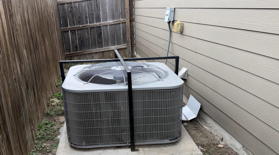 4402 Peacock St., Laredo, Texas 78045, 4 Bedrooms Bedrooms, 6 Rooms Rooms,2 BathroomsBathrooms,Residential,For Sale,4402 Peacock St.,20260555