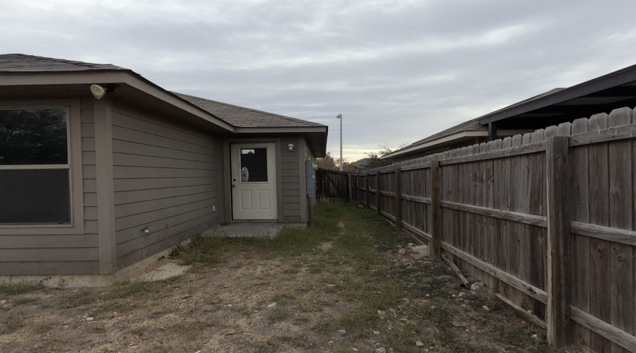 4402 Peacock St., Laredo, Texas 78045, 4 Bedrooms Bedrooms, 6 Rooms Rooms,2 BathroomsBathrooms,Residential,For Sale,4402 Peacock St.,20260555