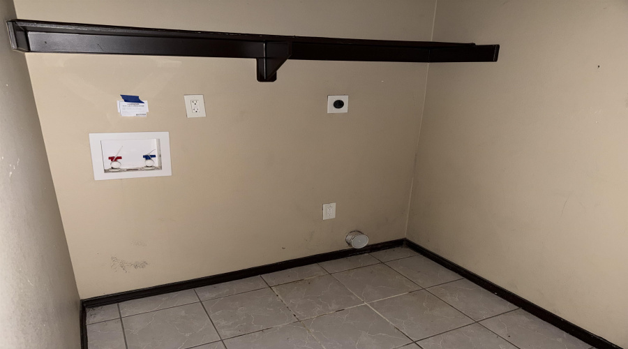 4402 Peacock St., Laredo, Texas 78045, 4 Bedrooms Bedrooms, 6 Rooms Rooms,2 BathroomsBathrooms,Residential,For Sale,4402 Peacock St.,20260555