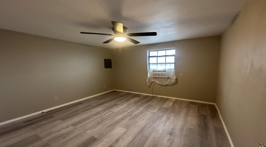 2620 Laredo St, Laredo, Texas 78043, 2 Bedrooms Bedrooms, 3 Rooms Rooms,1 BathroomBathrooms,Residential,For Rent,2620 Laredo St,20260558