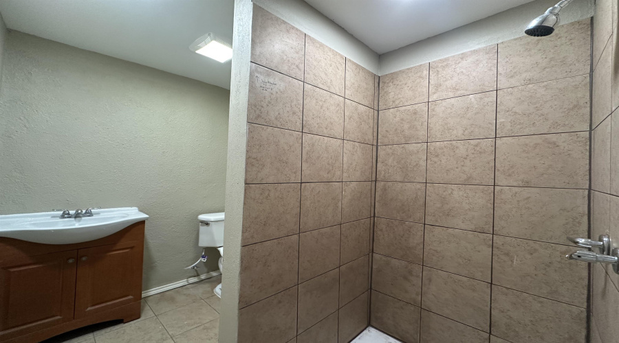 2620 Laredo St, Laredo, Texas 78043, 2 Bedrooms Bedrooms, 3 Rooms Rooms,1 BathroomBathrooms,Residential,For Rent,2620 Laredo St,20260558