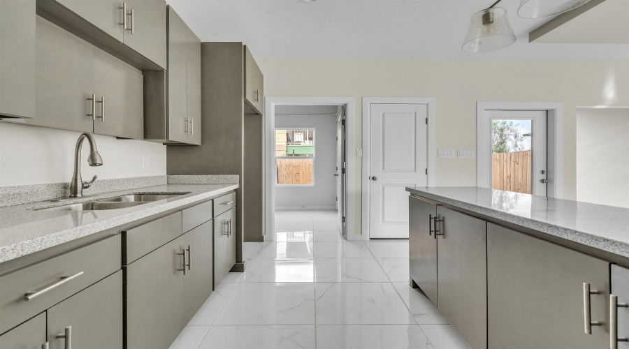 504 Gale Ct, Laredo, Texas 78041, 3 Bedrooms Bedrooms, 5 Rooms Rooms,2 BathroomsBathrooms,Residential,For Sale,504 Gale Ct,20253054