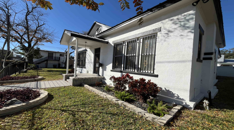 1020 Main Ave, Laredo, Texas 78040-4943, ,2 BathroomsBathrooms,Commercial retail/office,For Rent,1020 Main Ave,20260562