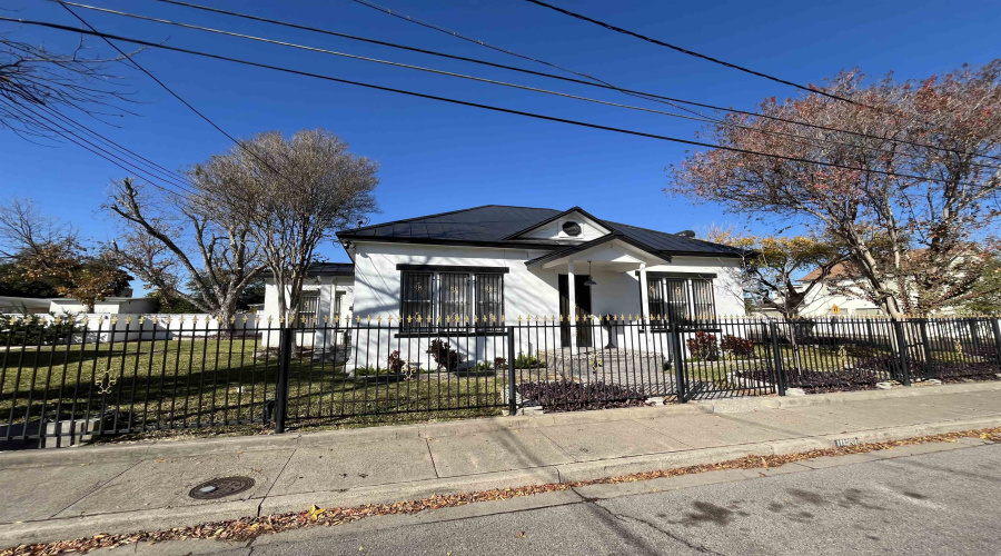 1020 Main Ave, Laredo, Texas 78040-4943, ,2 BathroomsBathrooms,Commercial retail/office,For Rent,1020 Main Ave,20260562