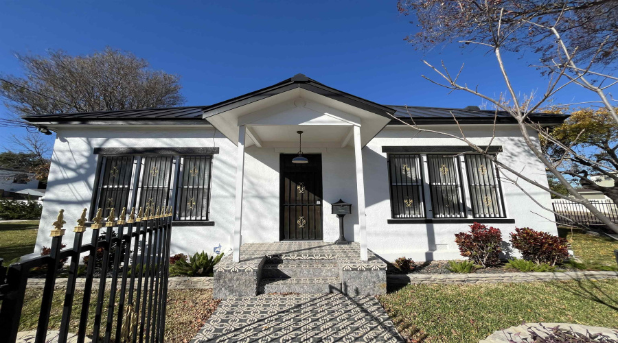 1020 Main Ave, Laredo, Texas 78040-4943, ,2 BathroomsBathrooms,Commercial retail/office,For Rent,1020 Main Ave,20260562