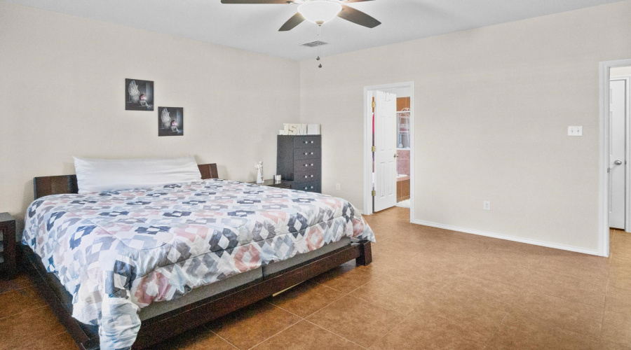 3204 Quintero St, Laredo, Texas 78045, 4 Bedrooms Bedrooms, 9 Rooms Rooms,2 BathroomsBathrooms,Residential,For Sale,3204 Quintero St,20260565