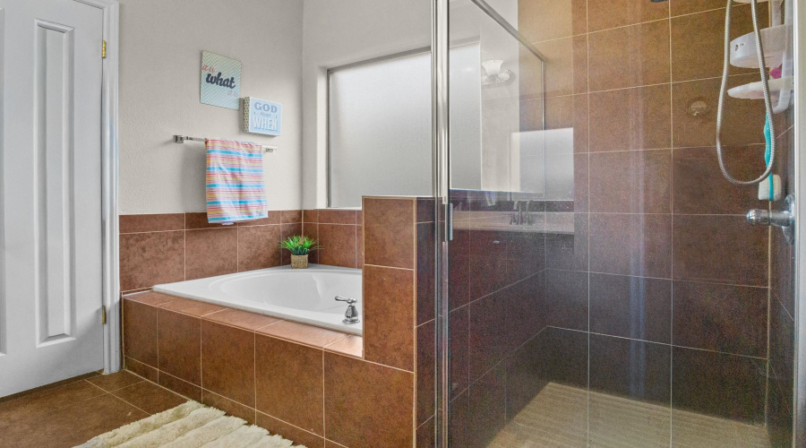 3204 Quintero St, Laredo, Texas 78045, 4 Bedrooms Bedrooms, 9 Rooms Rooms,2 BathroomsBathrooms,Residential,For Sale,3204 Quintero St,20260565