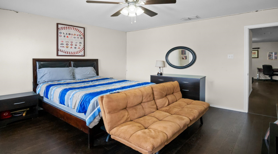 3204 Quintero St, Laredo, Texas 78045, 4 Bedrooms Bedrooms, 9 Rooms Rooms,2 BathroomsBathrooms,Residential,For Sale,3204 Quintero St,20260565