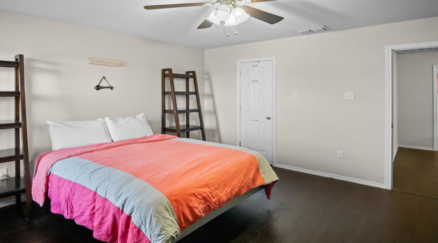 3204 Quintero St, Laredo, Texas 78045, 4 Bedrooms Bedrooms, 9 Rooms Rooms,2 BathroomsBathrooms,Residential,For Sale,3204 Quintero St,20260565