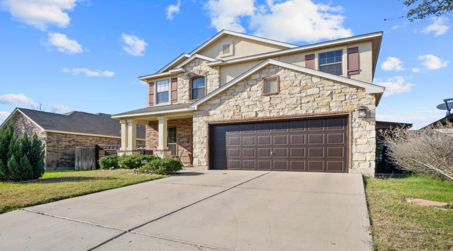 3204 Quintero St, Laredo, Texas 78045, 4 Bedrooms Bedrooms, 9 Rooms Rooms,2 BathroomsBathrooms,Residential,For Sale,3204 Quintero St,20260565