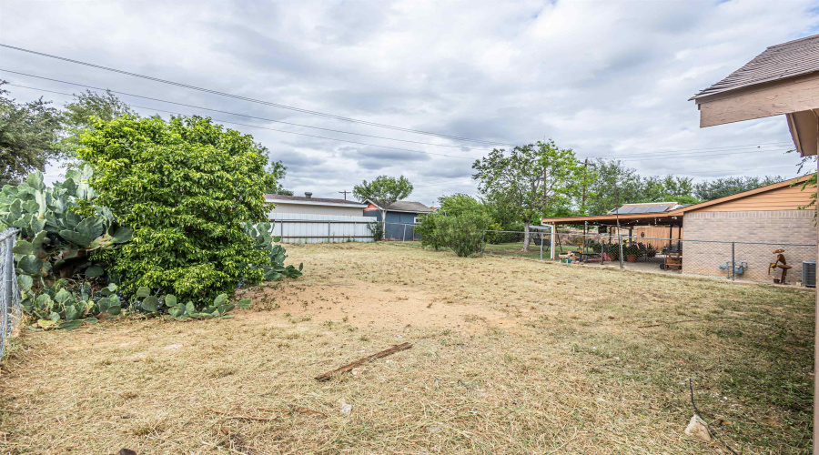 506 Red Cloud Cir, LAREDO, Texas 78046, 4 Bedrooms Bedrooms, 6 Rooms Rooms,3 BathroomsBathrooms,Residential,For Sale,506 Red Cloud Cir,20260569