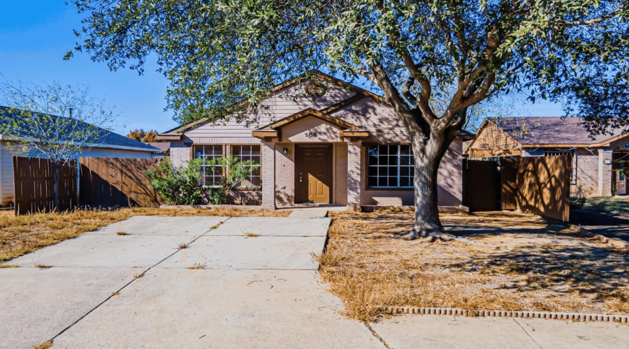 506 Red Cloud Cir, LAREDO, Texas 78046, 4 Bedrooms Bedrooms, 6 Rooms Rooms,3 BathroomsBathrooms,Residential,For Sale,506 Red Cloud Cir,20260569