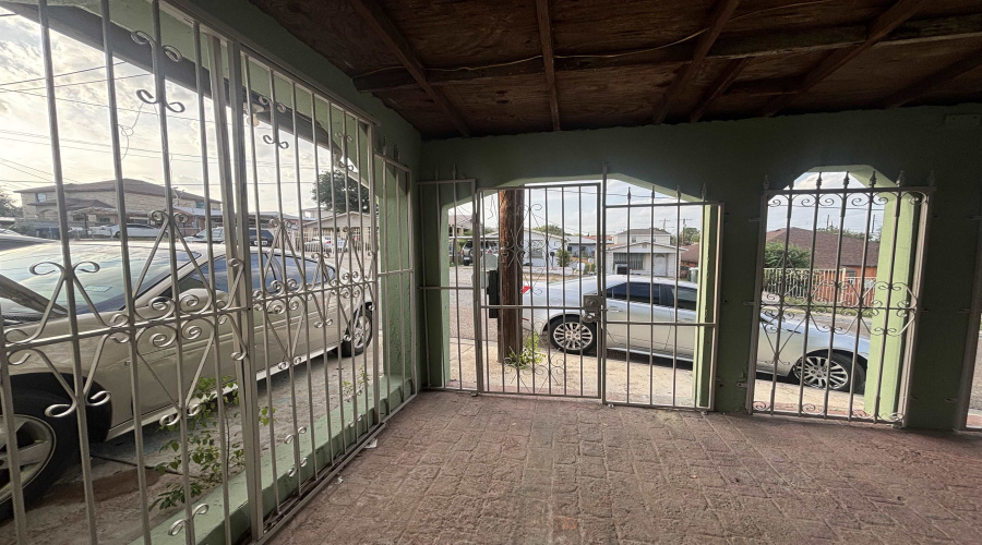 717 1/2 O'Kane St., Laredo, Texas 78040, 3 Bedrooms Bedrooms, 7 Rooms Rooms,2 BathroomsBathrooms,Residential,For Rent,717 1/2 O'Kane St.,20260579