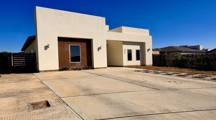 5515 Eva Ct., LAREDO, Texas 78046, 3 Bedrooms Bedrooms, 5 Rooms Rooms,2 BathroomsBathrooms,Residential,For Sale,5515 Eva Ct.,20260591