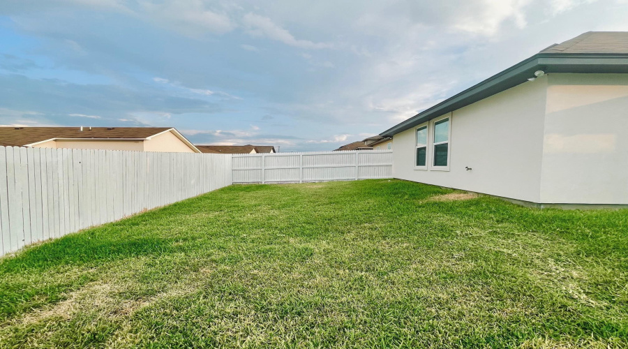 5429 Encanto Dr., LAREDO, Texas 78046, 4 Bedrooms Bedrooms, 6 Rooms Rooms,2 BathroomsBathrooms,Residential,For Rent,5429 Encanto Dr.,20260592