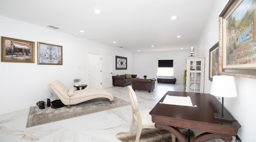 7213 Lake Victoria Rd, Laredo, Texas 78041, 4 Bedrooms Bedrooms, 7 Rooms Rooms,2 BathroomsBathrooms,Residential,For Sale,7213 Lake Victoria Rd,20260594