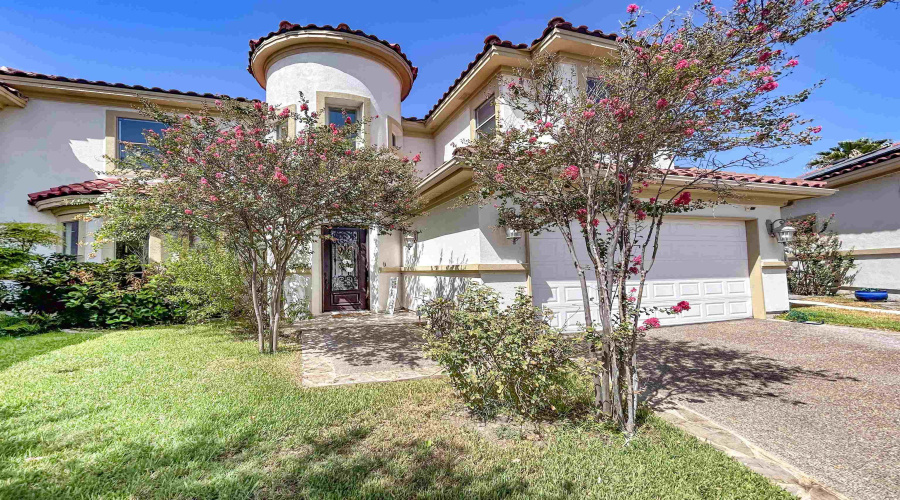 7213 Lake Victoria Rd, Laredo, Texas 78041, 4 Bedrooms Bedrooms, 7 Rooms Rooms,2 BathroomsBathrooms,Residential,For Sale,7213 Lake Victoria Rd,20260594