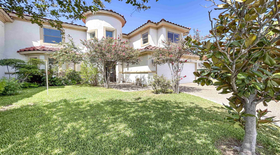 7213 Lake Victoria Rd, Laredo, Texas 78041, 4 Bedrooms Bedrooms, 7 Rooms Rooms,2 BathroomsBathrooms,Residential,For Sale,7213 Lake Victoria Rd,20260594