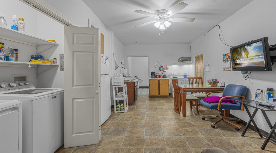 1717 San Bernardo Ave, Laredo, Texas 78040, ,3 BathroomsBathrooms,Commercial retail/office,For Sale,1717 San Bernardo Ave,20260610