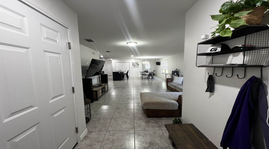 1810 Brownwood St., LAREDO, Texas 78046, 4 Bedrooms Bedrooms, 6 Rooms Rooms,2 BathroomsBathrooms,Residential,For Sale,1810 Brownwood St.,20260606