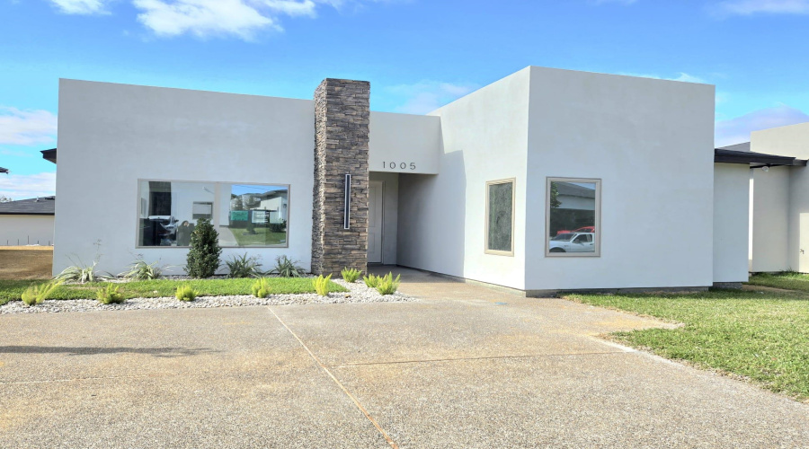 1005 Noyola Loop, Laredo, Texas 78046, 4 Bedrooms Bedrooms, 5 Rooms Rooms,2 BathroomsBathrooms,Residential,For Sale,1005 Noyola Loop,20260595