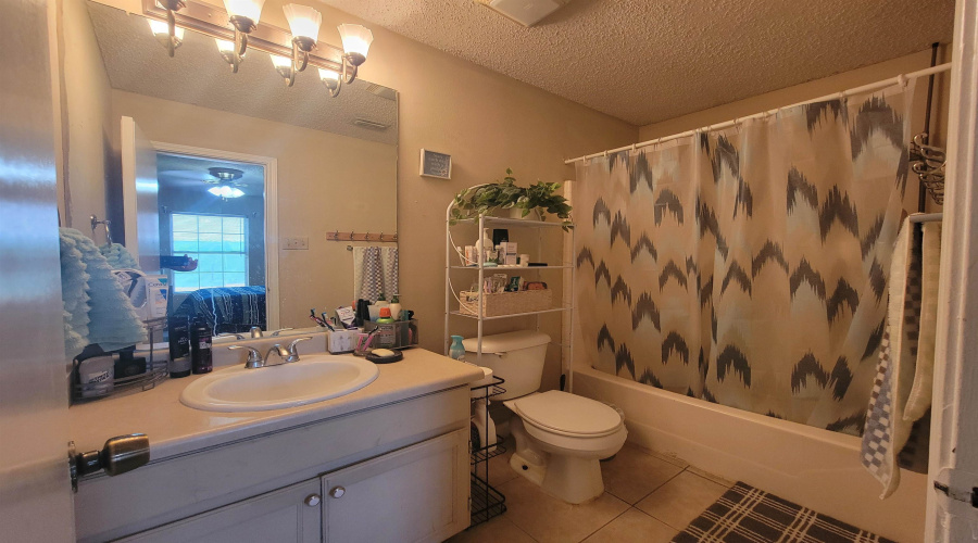 209 Corral Dr, Laredo, Texas 78045, 3 Bedrooms Bedrooms, 5 Rooms Rooms,2 BathroomsBathrooms,Residential,For Sale,209 Corral Dr,20260598