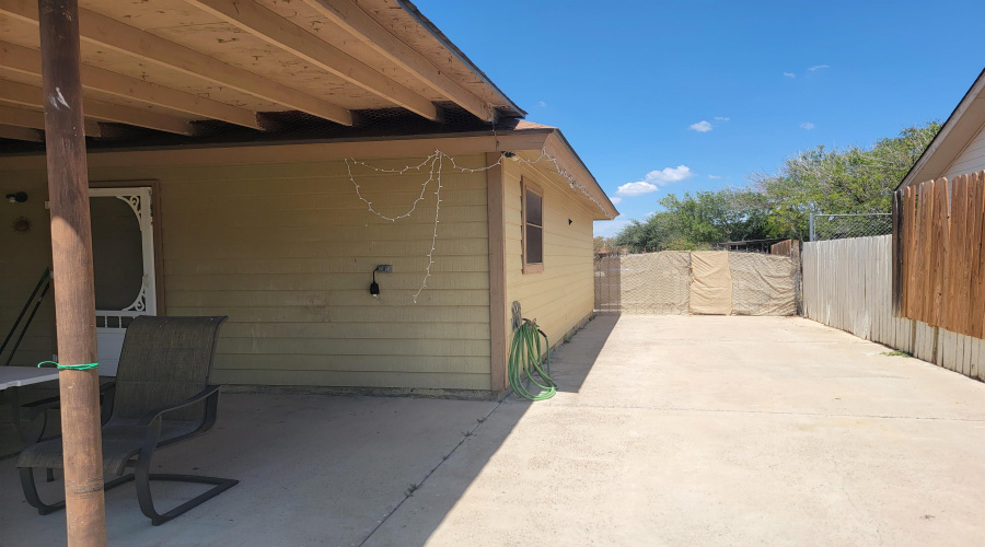 209 Corral Dr, Laredo, Texas 78045, 3 Bedrooms Bedrooms, 5 Rooms Rooms,2 BathroomsBathrooms,Residential,For Sale,209 Corral Dr,20260598