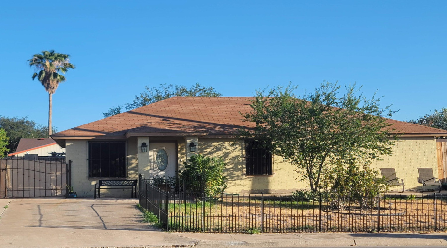 209 Corral Dr, Laredo, Texas 78045, 3 Bedrooms Bedrooms, 5 Rooms Rooms,2 BathroomsBathrooms,Residential,For Sale,209 Corral Dr,20260598