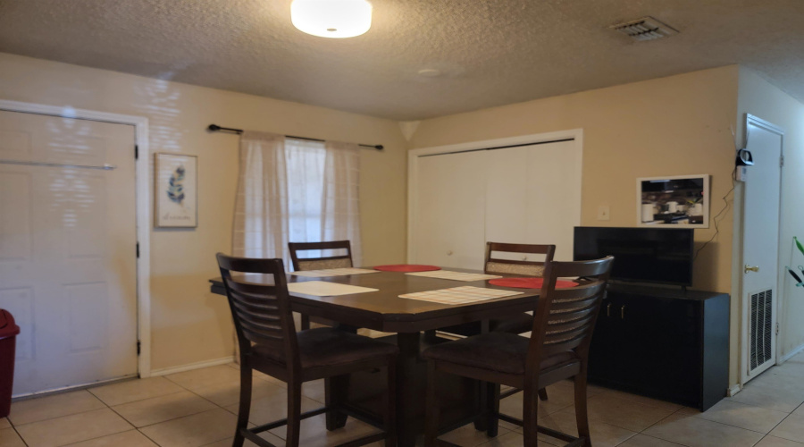 209 Corral Dr, Laredo, Texas 78045, 3 Bedrooms Bedrooms, 5 Rooms Rooms,2 BathroomsBathrooms,Residential,For Sale,209 Corral Dr,20260598