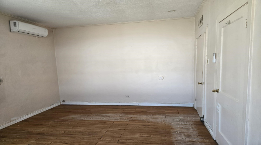 1520 Clark Blvd, Laredo, Texas 78040, 1 Room Rooms,1 BathroomBathrooms,Commercial retail/office,For Sale,1520 Clark Blvd,20260638