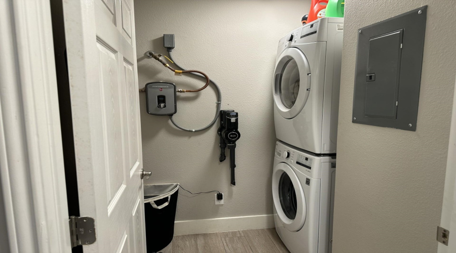 8218 Casa Verde Rd, Laredo, Texas 78041, 2 Bedrooms Bedrooms, 3 Rooms Rooms,1 BathroomBathrooms,Residential,For Sale,8218 Casa Verde Rd,20260625