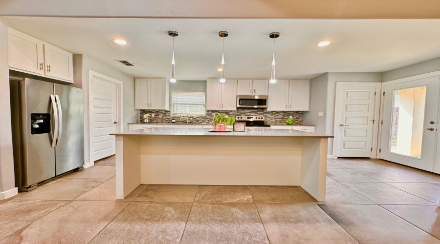 1009 La Muralla St, LAREDO, Texas 78046, 4 Bedrooms Bedrooms, 6 Rooms Rooms,2 BathroomsBathrooms,Residential,For Rent,1009 La Muralla St,20260629