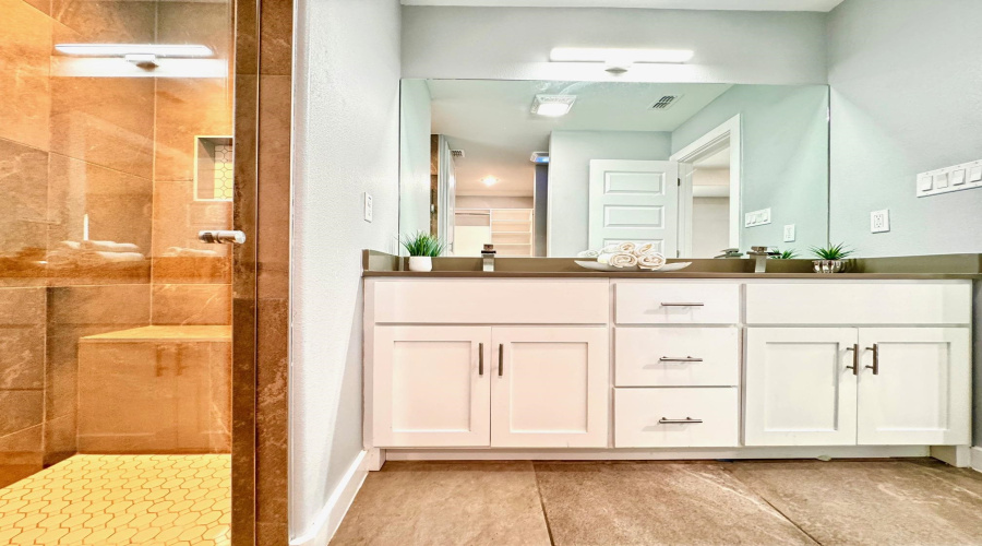 1009 La Muralla St, LAREDO, Texas 78046, 4 Bedrooms Bedrooms, 6 Rooms Rooms,2 BathroomsBathrooms,Residential,For Rent,1009 La Muralla St,20260629