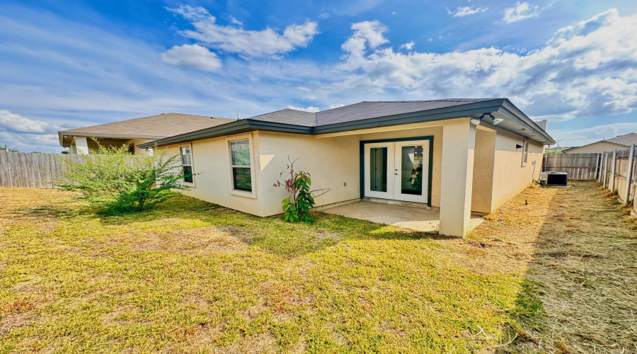 1009 La Muralla St, LAREDO, Texas 78046, 4 Bedrooms Bedrooms, 6 Rooms Rooms,2 BathroomsBathrooms,Residential,For Rent,1009 La Muralla St,20260629