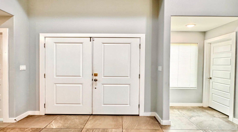 1009 La Muralla St, LAREDO, Texas 78046, 4 Bedrooms Bedrooms, 6 Rooms Rooms,2 BathroomsBathrooms,Residential,For Rent,1009 La Muralla St,20260629