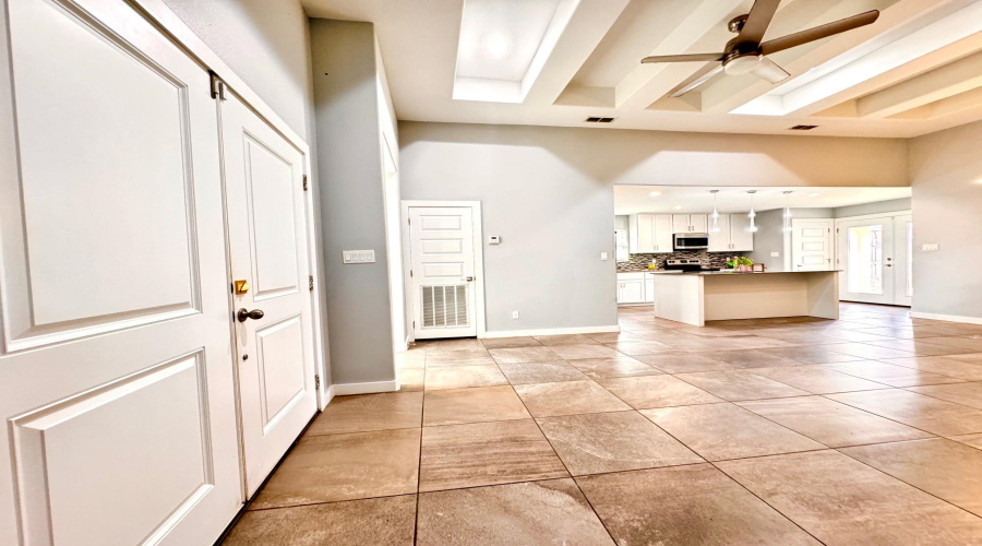 1009 La Muralla St, LAREDO, Texas 78046, 4 Bedrooms Bedrooms, 6 Rooms Rooms,2 BathroomsBathrooms,Residential,For Rent,1009 La Muralla St,20260629