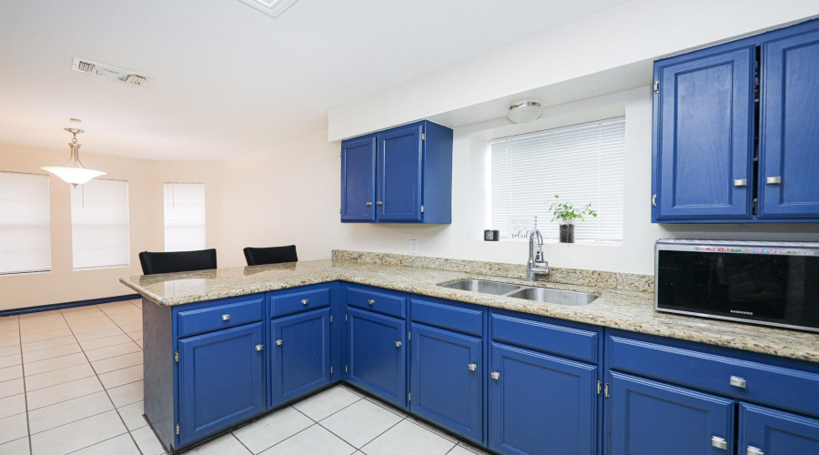 8812 Shama Cir, Laredo, Texas 78045, 4 Bedrooms Bedrooms, 7 Rooms Rooms,2 BathroomsBathrooms,Residential,For Sale,8812 Shama Cir,20260632