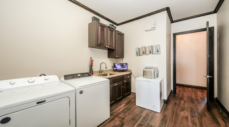 570 Well Ln, Laredo, Texas 78045, 3 Bedrooms Bedrooms, 4 Rooms Rooms,2 BathroomsBathrooms,Residential,For Sale,570 Well Ln,20260635