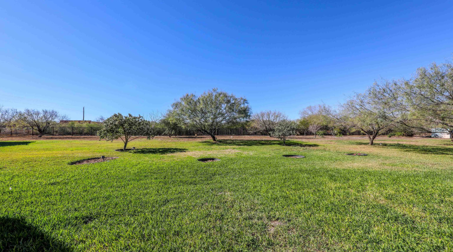 570 Well Ln, Laredo, Texas 78045, 3 Bedrooms Bedrooms, 4 Rooms Rooms,2 BathroomsBathrooms,Residential,For Sale,570 Well Ln,20260635