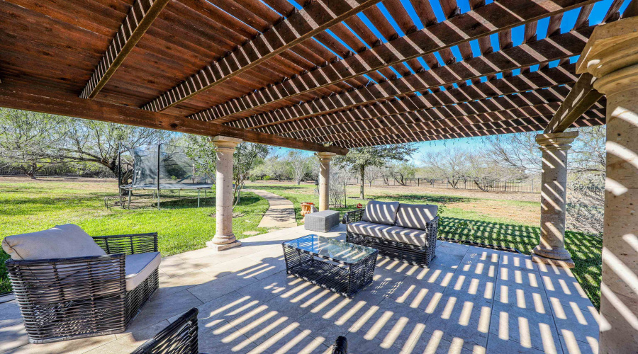 570 Well Ln, Laredo, Texas 78045, 3 Bedrooms Bedrooms, 4 Rooms Rooms,2 BathroomsBathrooms,Residential,For Sale,570 Well Ln,20260635