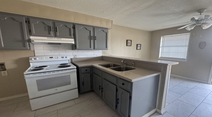 4020 Loring Ave, Laredo, Texas 78041, 1 Bedroom Bedrooms, 5 Rooms Rooms,1 BathroomBathrooms,Residential,For Rent,4020 Loring Ave,20260636