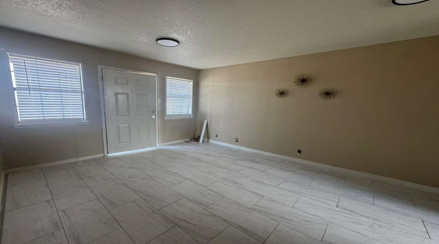 4020 Loring Ave, Laredo, Texas 78041, 2 Bedrooms Bedrooms, 5 Rooms Rooms,1 BathroomBathrooms,Residential,For Rent,4020 Loring Ave,20260637